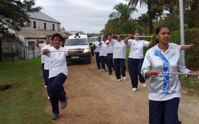  â€˜n Vrolike optog tydens â€˜n vorige Opedag te Elim Home (Argieffoto)  